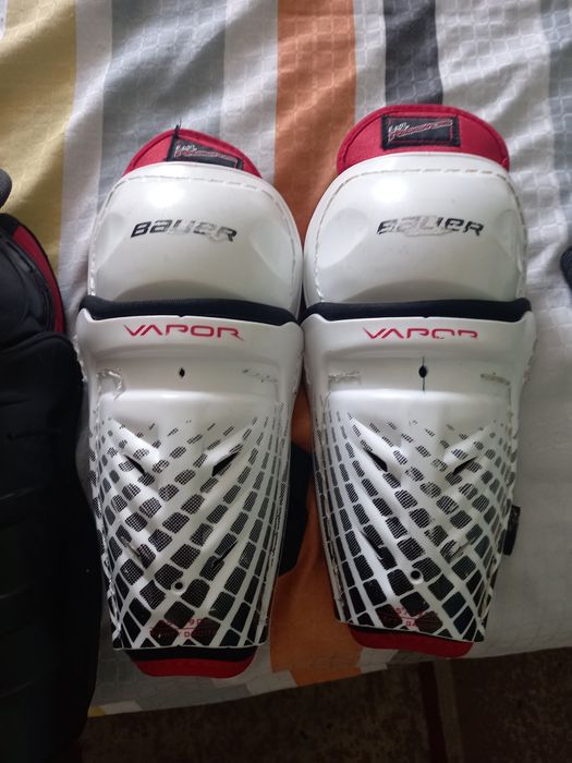 Продам хокейную форму !