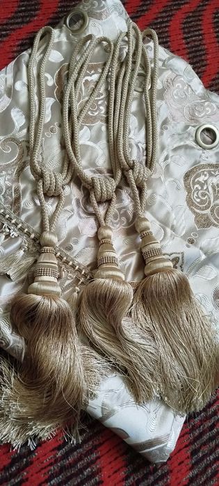 Srochniy parda sotiladi. Срочно продается шторы