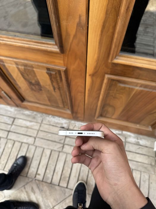 iPhone        12