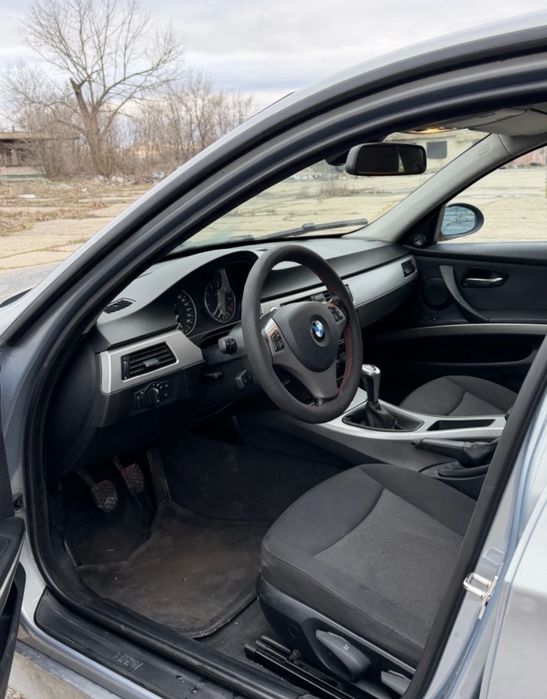 BMW E90 2.0i НА ЧАСТИ – БМВ Е90 бензин мотор N46 ръчка сиво