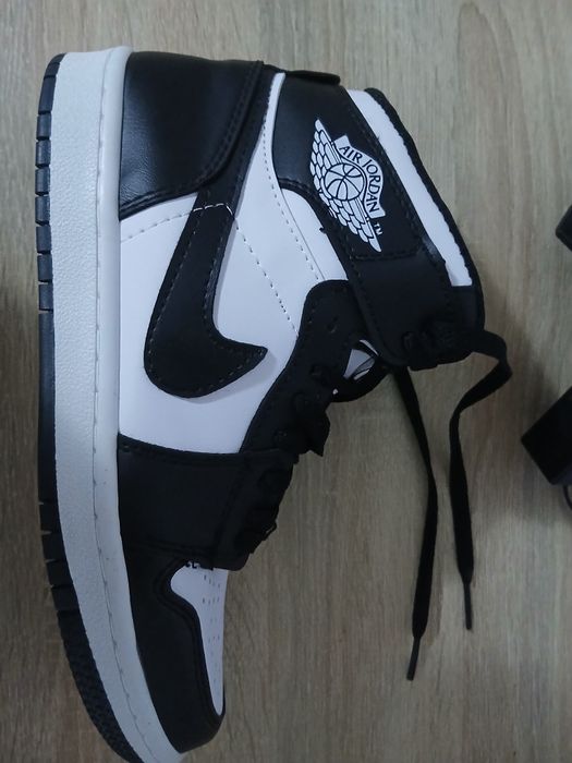 *NOU* Jordan 1 Mid Black-White - verificare colet