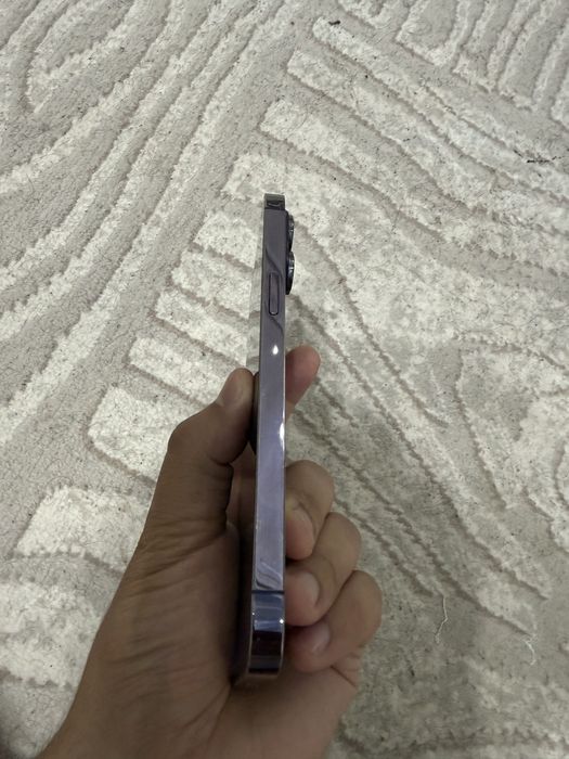 Iphone 14 pro max holati yaxshi pul zarlligi ichun sotilvotti