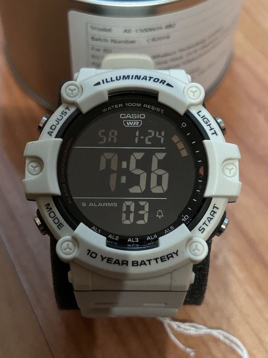 Чисто нов часовник Casio AE1500WH8B2V бял