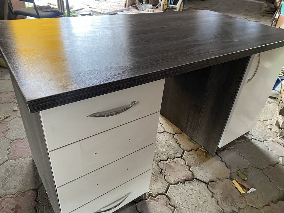 Стол компьютерный