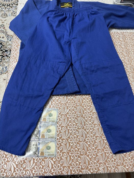 Костюм для спорта