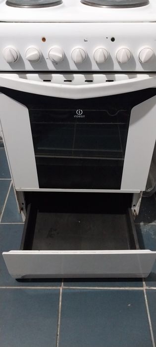 электрическая плита  индезит