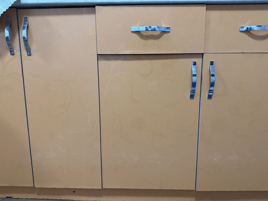 Гарнитур с холодильником срочно