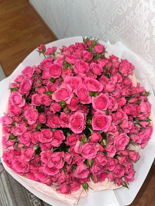 Кустовые розы розовый