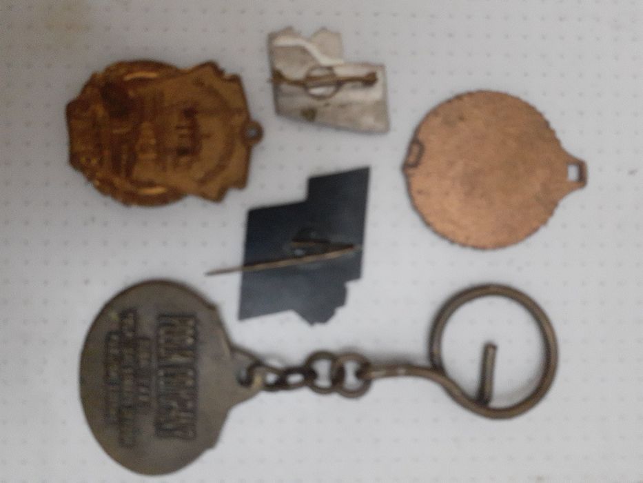 Значки все тяжелые .