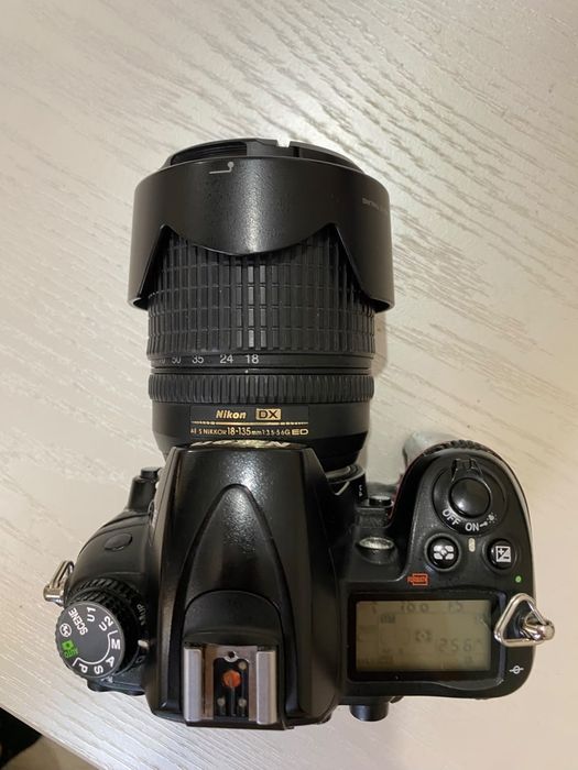 Никон 5200 екеу Канон 550д