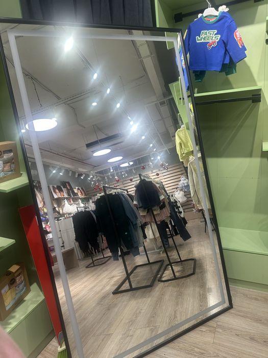 Продаётся большое зеркало с подсветкой