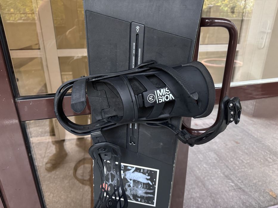 Burton сноуборд с креплениями