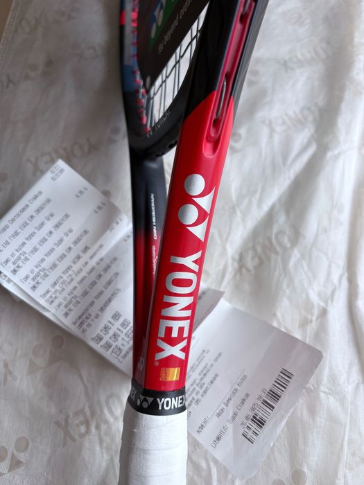 Тенис ракета Yonex VCORE GAME Scarlet (265 гр.) - идеална за юноши 10-12 г.