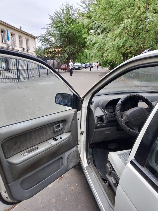 Продам mitsubishi space runner