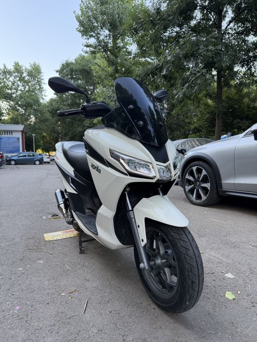 Schimb cu Auto / Ofer diferenta oricat este nevoie / Aprilia SXR 50 / 2023 / 4T