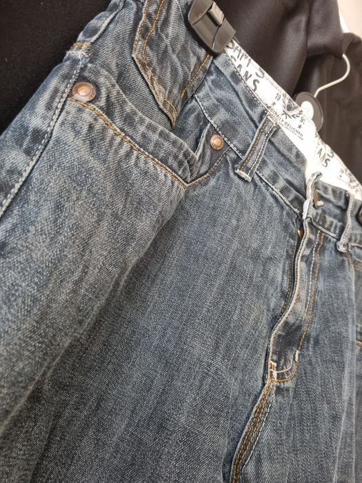 Стилни мъжки дънки в тъмносин цвят