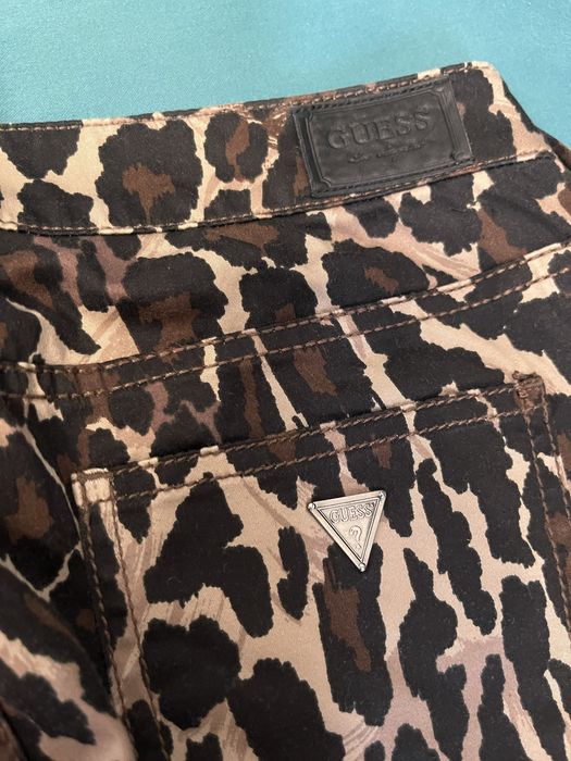 Pantaloni Guess noi leopard print
