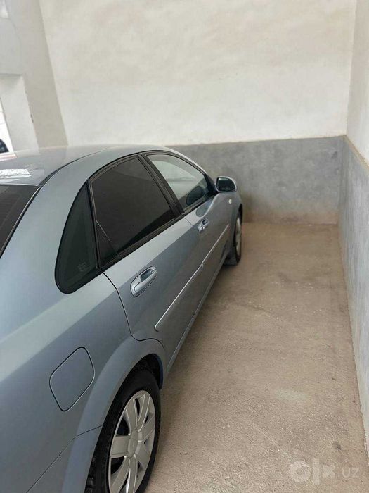 Lasseti 1.8 sotiladi srochna