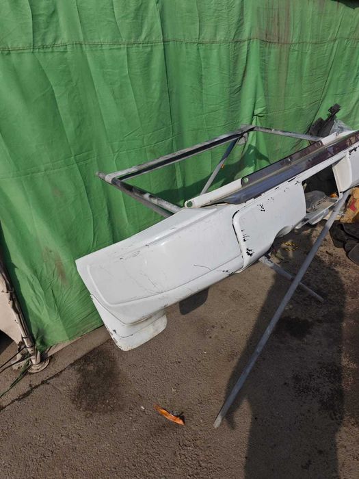 Бампер здний субару форестер SF 1997 год белый