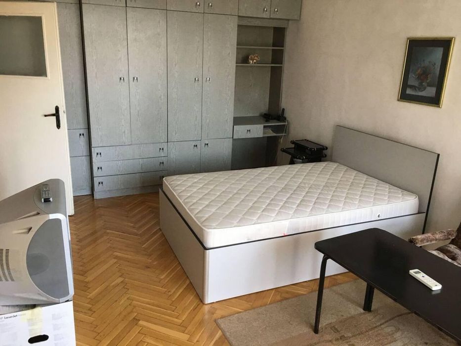 Дава се под наем Двустаен апартамент в Пловдив, Център - 60 кв.м за 357 € - Снимка #1