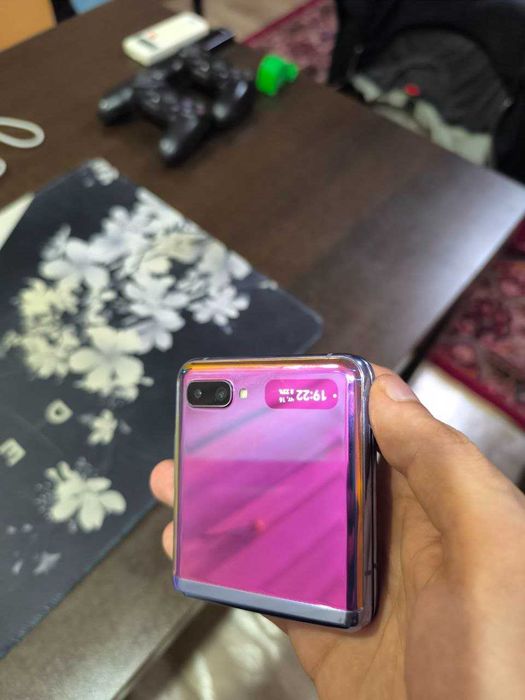 Samsung Galaxy Z Flip 256GB Mirror Purple оригинал привезён из Украины