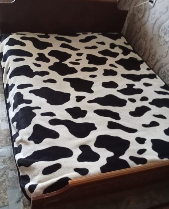 Продам 2 шифоньера и кровать