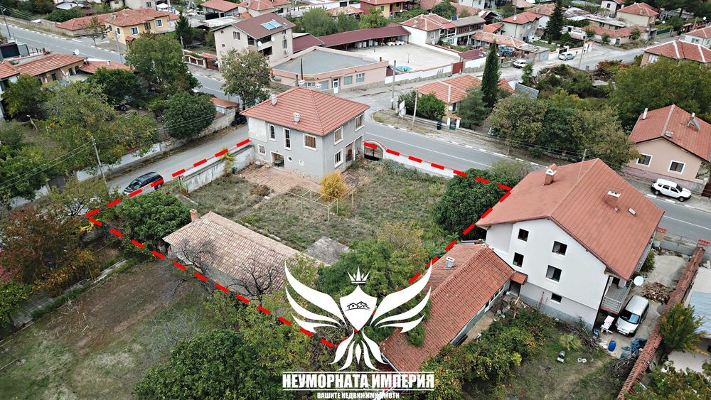 Продавам двуетажна къща с постройки 280РЗП с 900кв двор село Червен