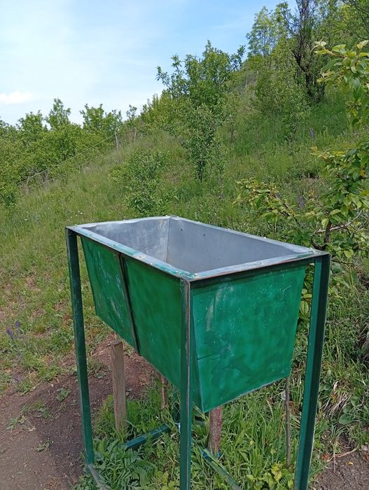 Vând halău pt apa,animale,de 80 litri.
