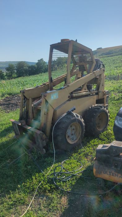 Vând bobcat mustang  motor lombardini