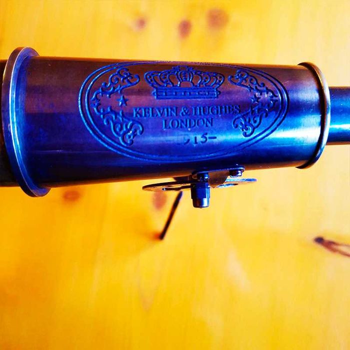 Далекоглед бронзов с античен дизайн и бронзова тринога