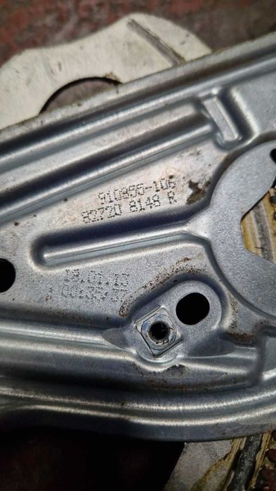 Macara geam dreapta spate Renault Scenic 3 cod 966415 103