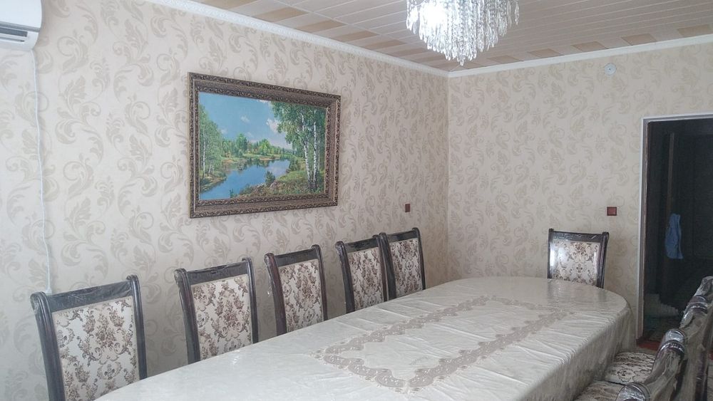 Стол орындығымен сатылады