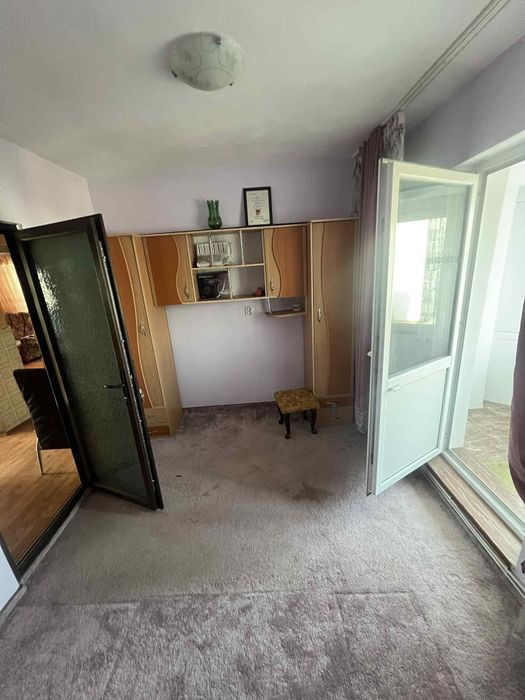 De vanzare-apartament 3 camere decomandat