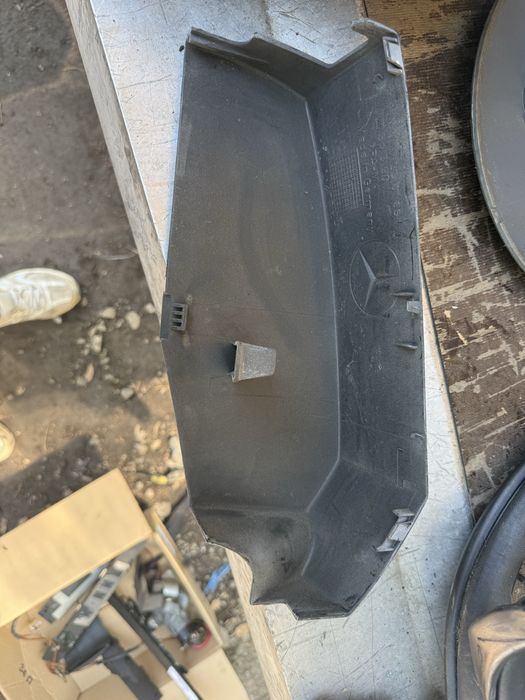 Декоративен капак мотор Мерцедес M111