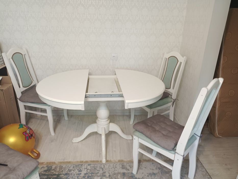 Продам стол 100×100×135, стулья в подарок