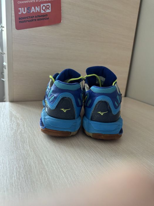 Mizuno кроссовка. Оригинал