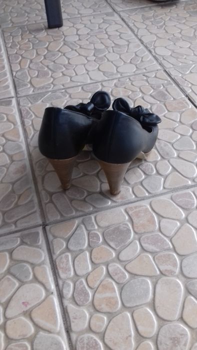 Vand pantofi dama piele 27 lei neg.