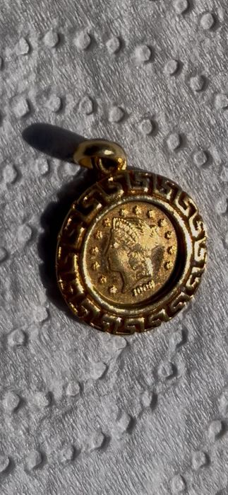 Monede aur in medalion Versace