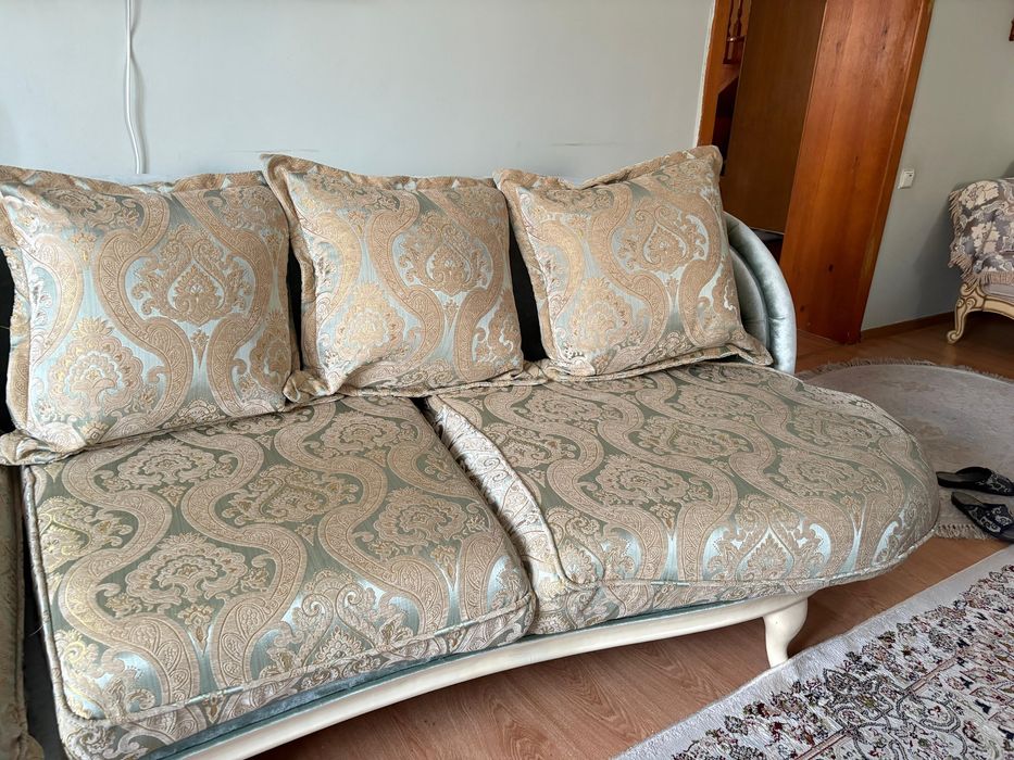 Продаю диван в хороший состоянии