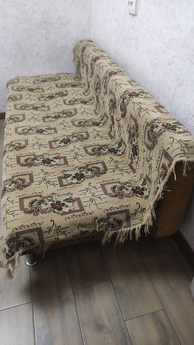 Отдам старый диван