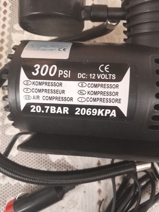 Vând compresor auto 12v alimentare la bricheta de la mașină 60 lei