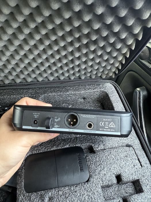 Se vând doua sisteme wirelles Shure BLX14 pentru instrumente si un microfon T bone Lucan (trompeta,saxofon, clarinet, trombon, tarabană, tobe)