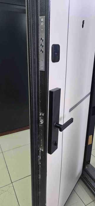 Дверь металлическая входная Б/У