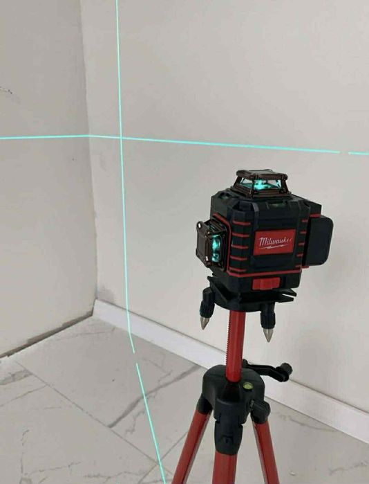 Самонивелиращ Акумулаторен Лазерен Нивелир Milwaukee Милуоки 4D