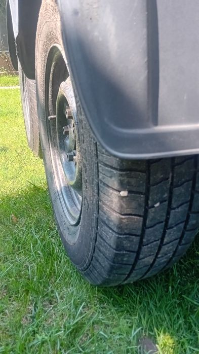 remorcă Westfalia2,5 t.înmatriculată în Germania cu sistem de frânare,L 3,4 m, lățime 1,72m,înălțime 1,85... prelată noua,podea noua,rezerva la țiplă
