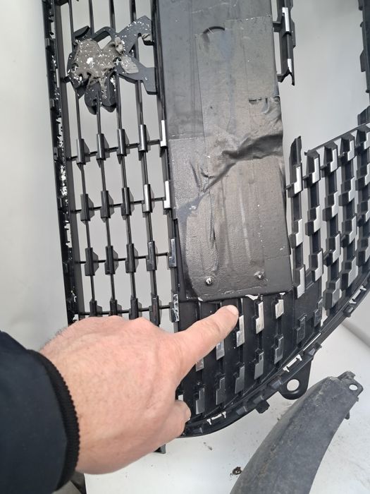 Решетка в броня  предна лайсна броня Peugeot 2008 Peugeot 208