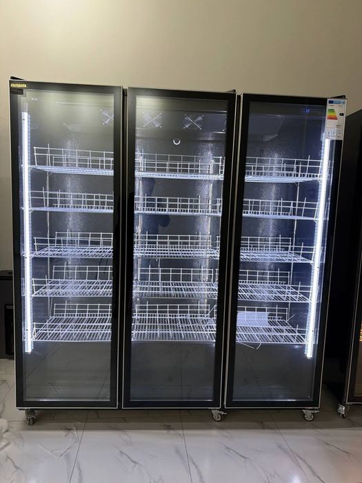 Витриные трёхдверные холодильники 1350 литров для напитков