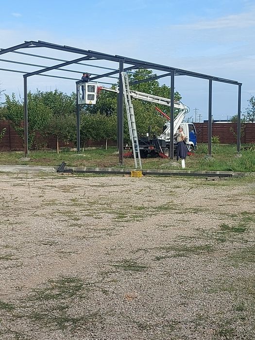 Vând hală metalica