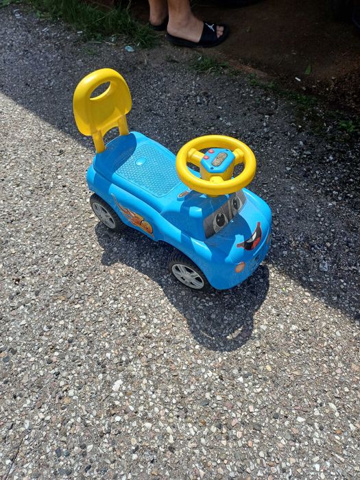 Продават се детска количка за бутане