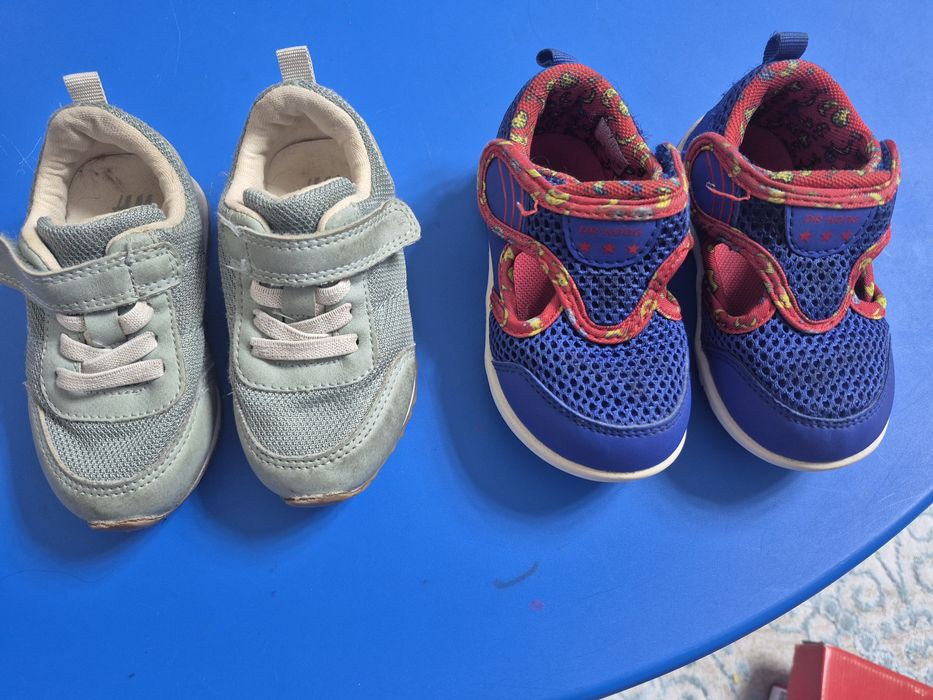 Продам детские кроссовки размер 20-22